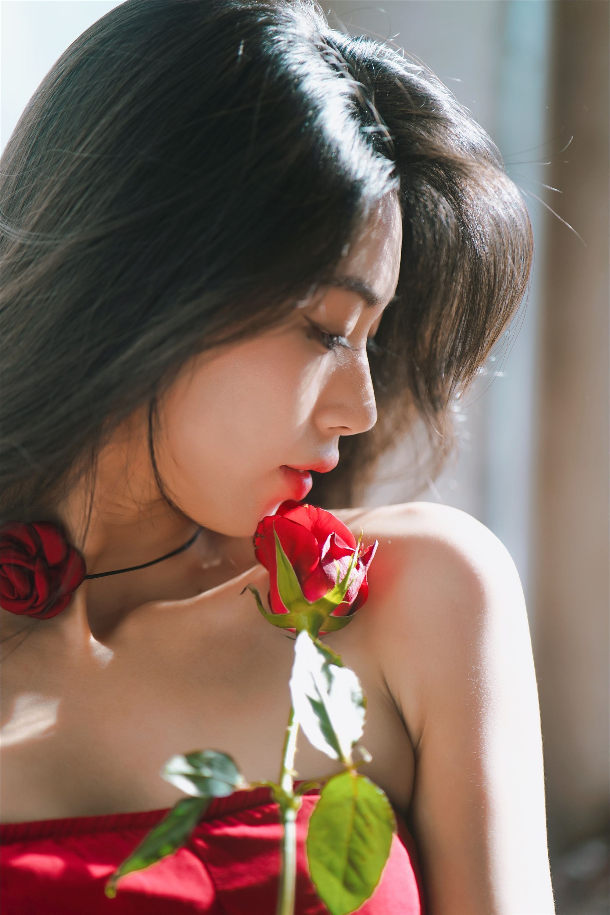 YITUYU艺图语 2025.01.15 魅力火玫瑰，少女璀璨之光 Liya